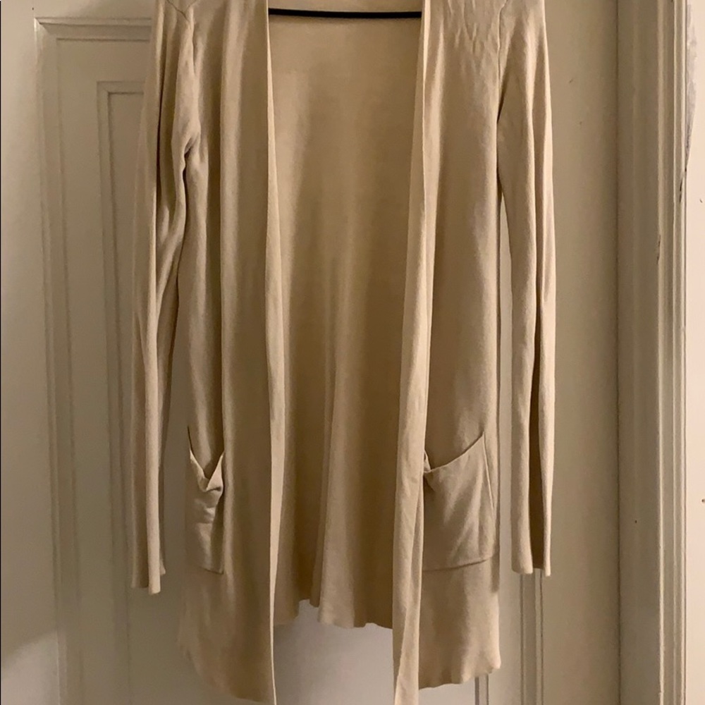 Crème cardigan with pockets